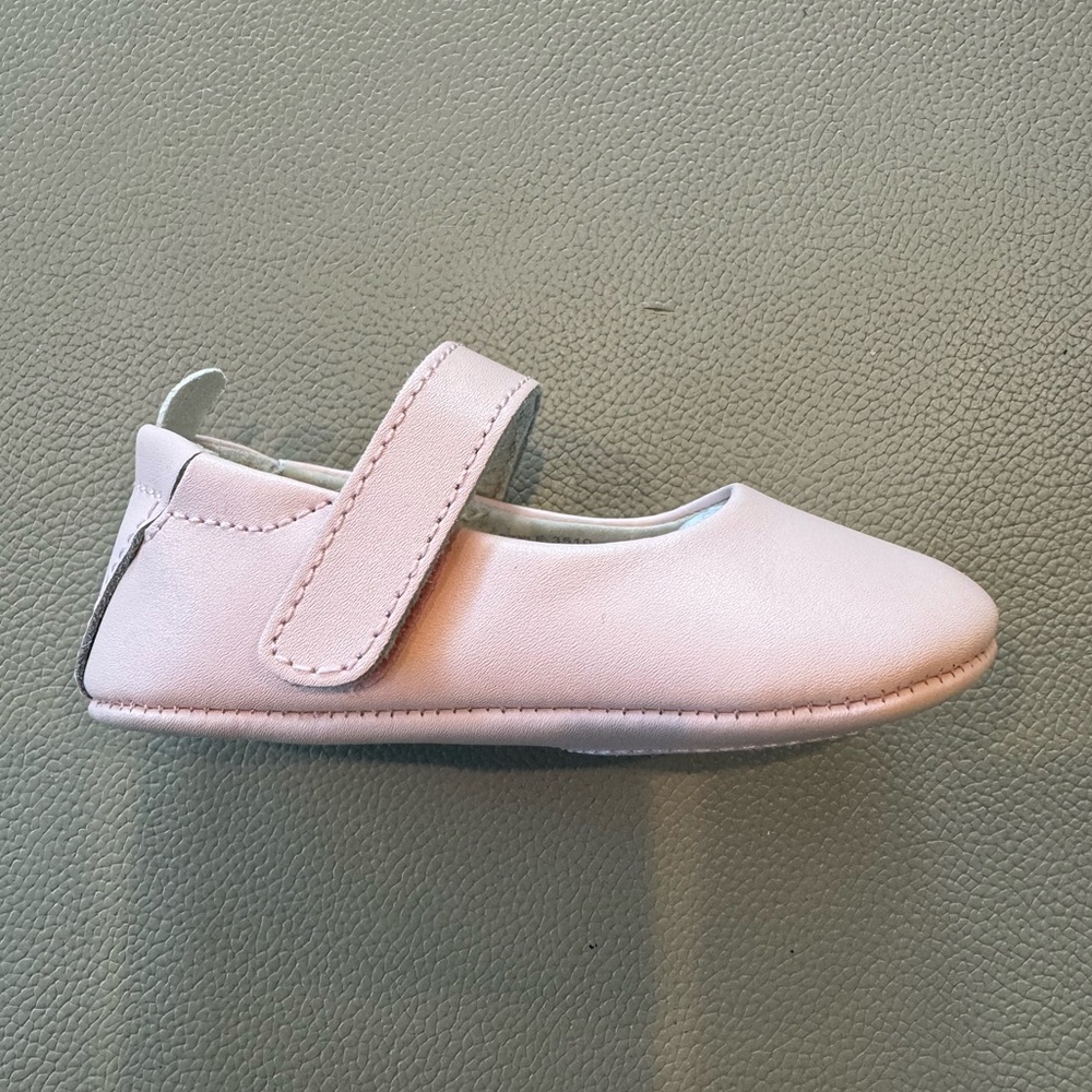 L’amour mary Jane crib shoe, size 4, light pink, never worn.